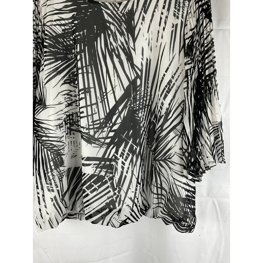 D.B. Sport Women's 2X Black White Palm Print Blouse 100% Polyester Long Sleeve N - Picture 3 of 4